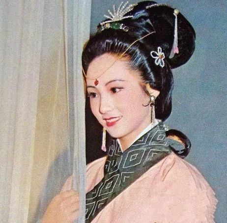 董智芝在《小龙人》中饰演小龙人的妈妈龙女,这部剧播出后火遍全国,从