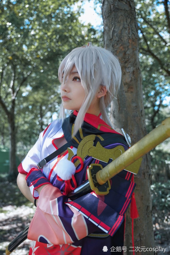 《原神》枫原万叶cos,这个眼神,有点可爱与帅气!
