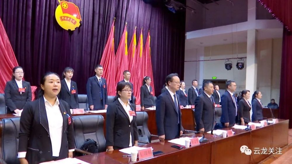 祝天艳同志主持大会开幕式. 上午8:30,中国共