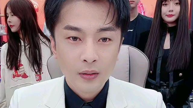 辛巴开播诉苦讲述心态崩溃及关播背后的故事网友平台是猪队友