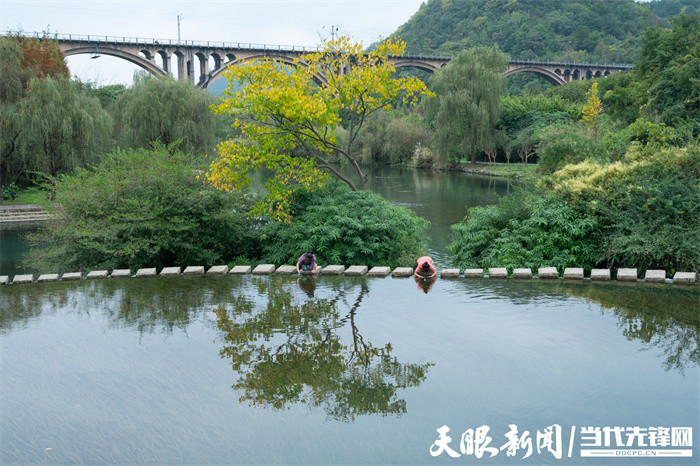 贵阳花溪十里河滩秋景惹人醉