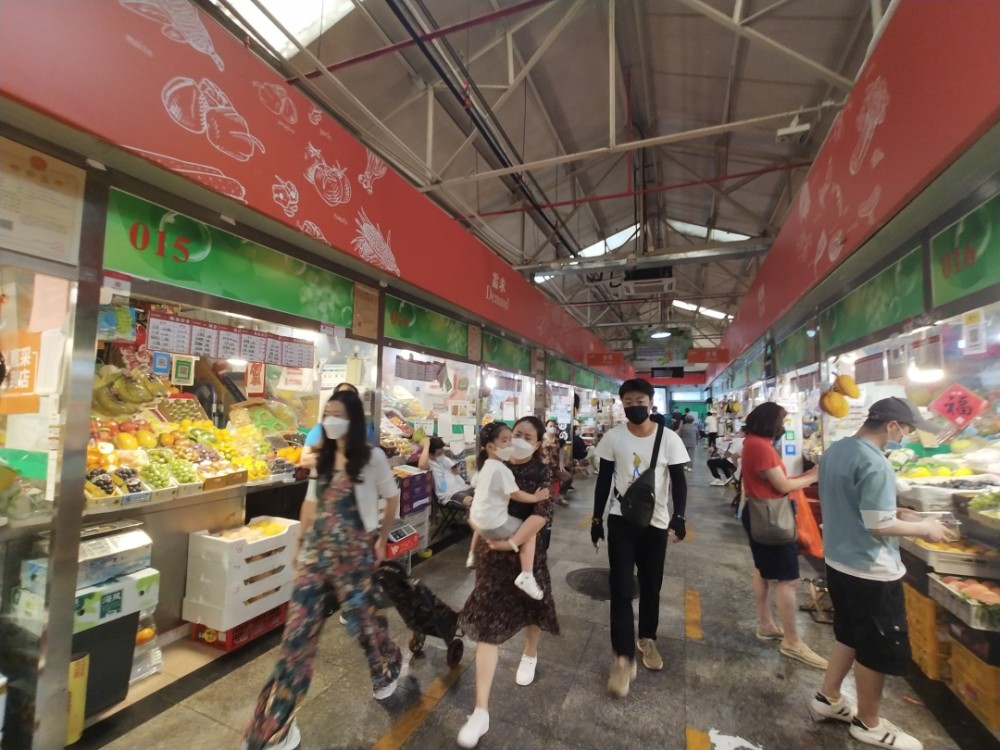 北京三源里菜市场:市井烟火和多元人文在菜市场相遇