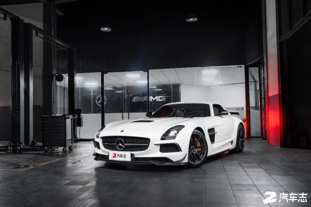 大陆仅十台的sls amg black series,零距离感受奔驰超