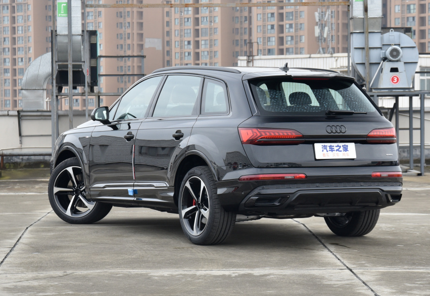 奥迪q7换代2023谍照,奥迪q7换代2024年谍照 2022款奥迪q7上市30tv6引擎8at变速箱熏黑造型动感十足