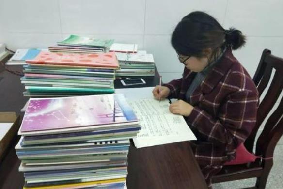 一高中生写作业时敷衍了事,老师批改2年都没发现,这也