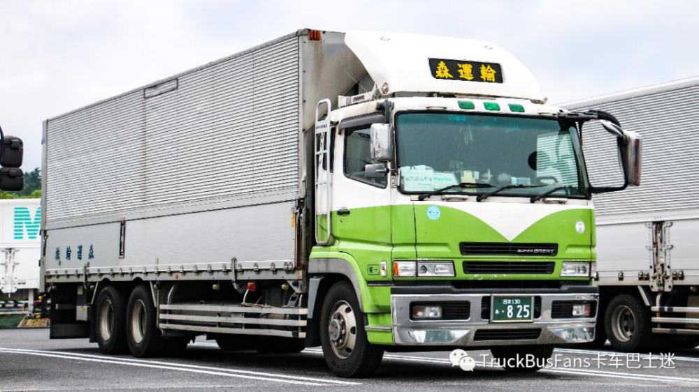 actros入乡随俗也用外摆镜日本东京大阪高速公路服务区卡车随拍