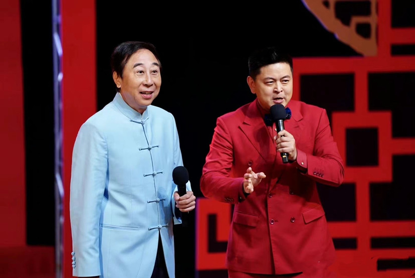 冯巩冯巩"爱徒心切",此次带着徒弟侯林林,曹随风等人表演了他近几年的