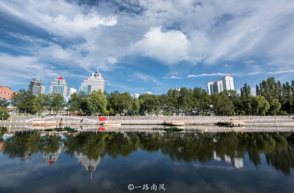 西宁市真的落后吗实地旅游才知道繁华摩登景色还很美