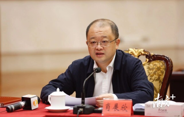 中山市委副书记,市长肖展欣在会上围绕五个问题,对目前中山存在的困难