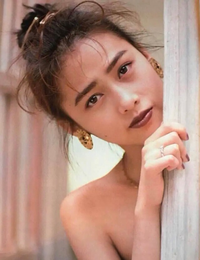 "昭和美人"工藤静香,年轻时貌美,为何老了之后颜值跌落谷底?_腾讯网