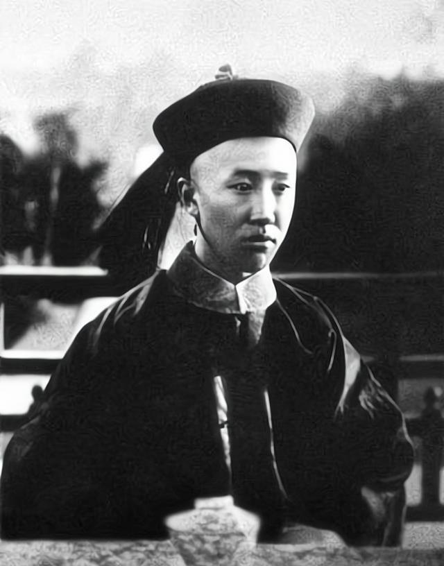 摄政王载沣溥仪的父亲曾大权在握却在清朝灭亡后销声匿迹