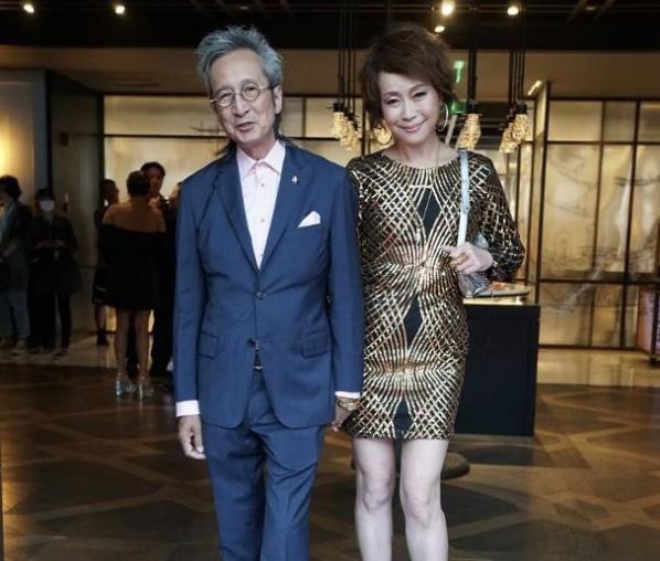 不过值得一提的是,叶童和陈国熹结婚33年,没有选择生一个宝宝,成为了