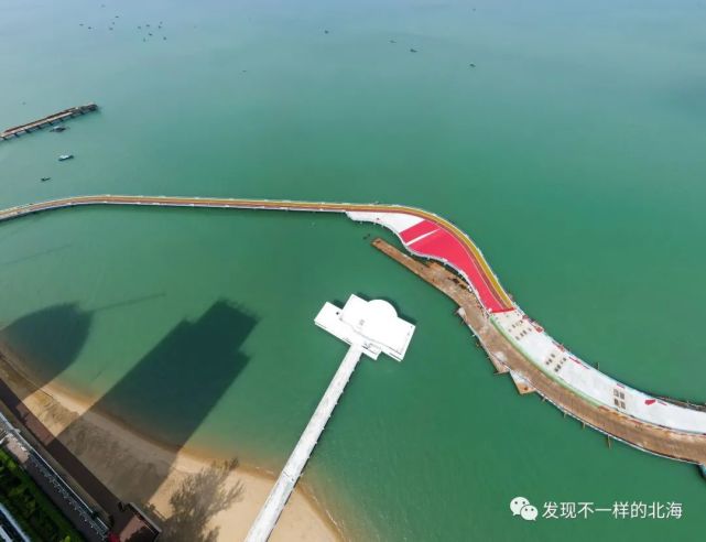 其中在栈桥的中间建设有一个观景平台.