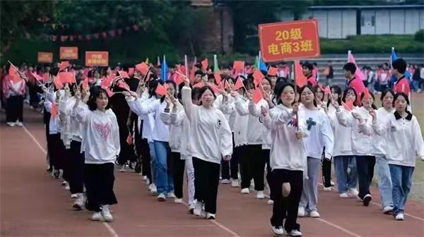 湘南船山技工学校成功举办第十届田径运动会