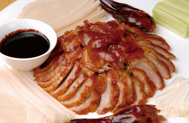 广东人并不是不爱吃鸭子,在他们本地也有很多以鸭肉为主的美食,像烤鸭