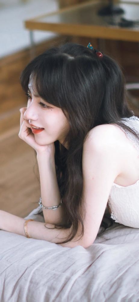 全面屏好看的小姐姐高清壁纸