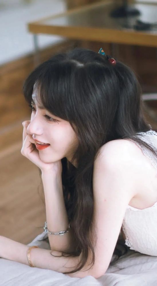 全面屏好看的小姐姐高清壁纸
