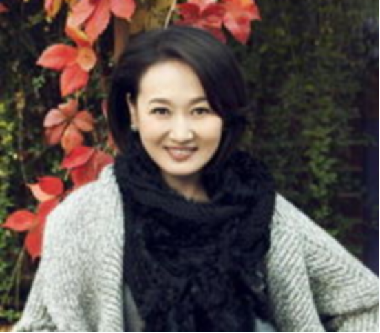 哈斯高娃红时嫁给腾格尔,八年婚姻以离婚收场,复出后