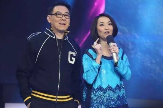 53岁许秋怡成为商演常客,丈夫童星出身,被封"三级片白马王子"
