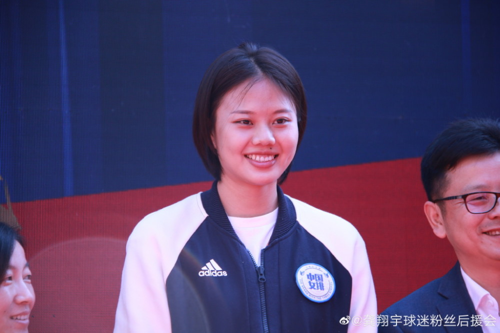 有网友晒出2016年里约奥运会冠军成员,中国女排主力接应龚翔宇的近照