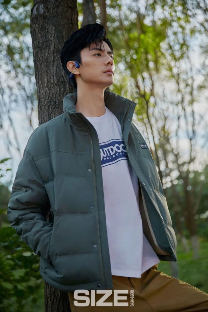 刘畅《size潮流生活》杂志大片 于秋日湖畔寻片刻宁静