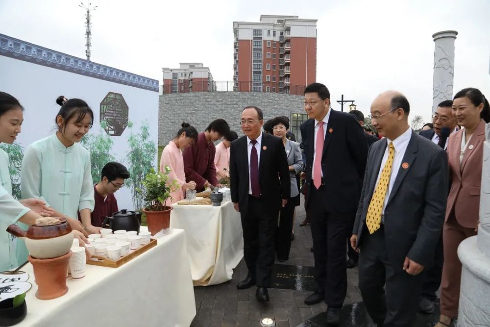 佛山市委副书记,代市长白涛,佛山市顺德区委副书记,代区长区柱明,南方