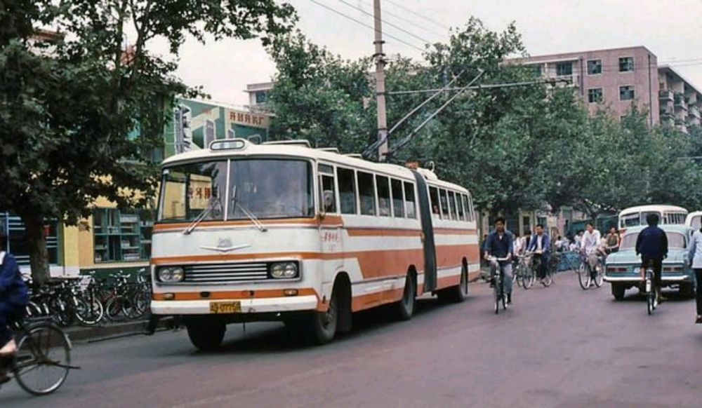 1985年河南郑州老照片看下那时的城市街道生活场景你见过没