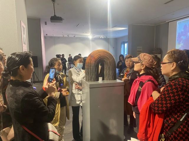 当代纸艺作品大展""纸"上乾坤——当代纸艺巡回展"在西太湖美术馆拉开