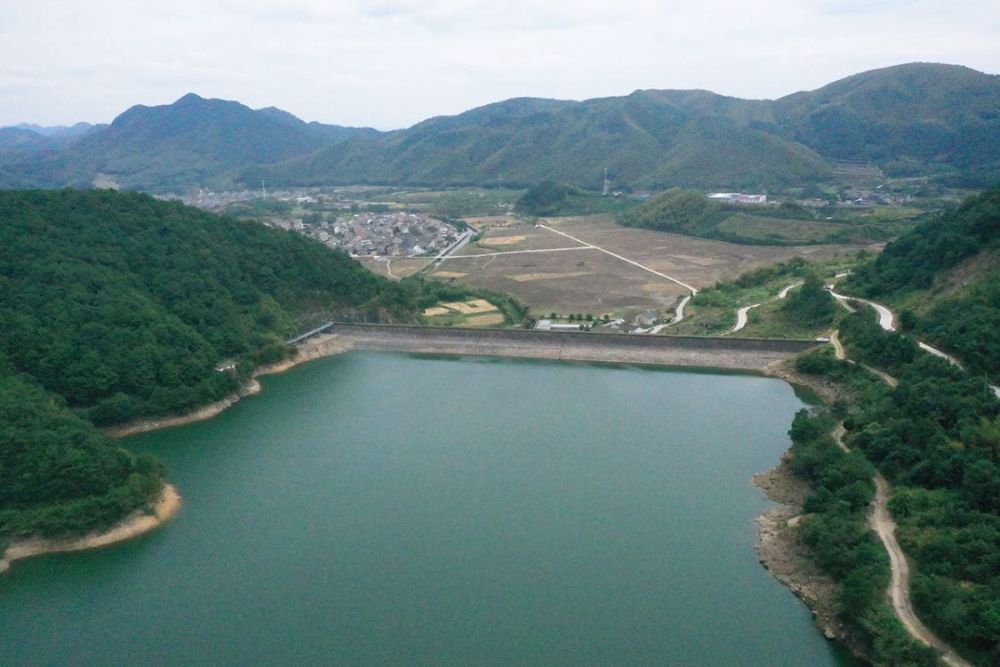 宁波葛岙水库明年蓄水,沿岸美丽风景线,人迹罕至山登村