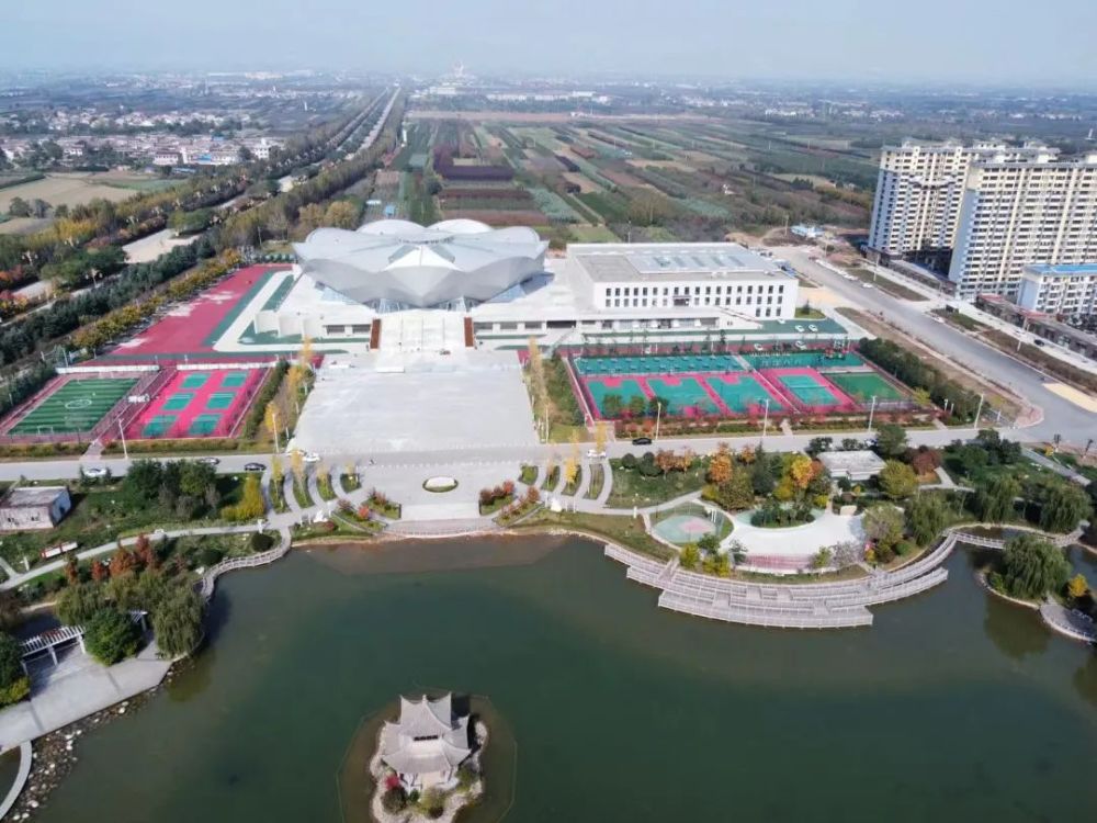 航拍扶风县体育中心和体育公园
