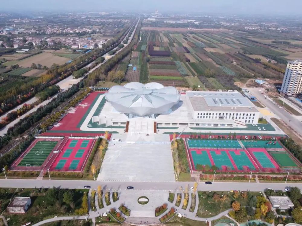 航拍扶风县体育中心和体育公园