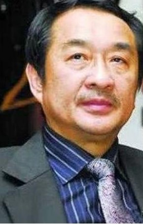 林峰1979年出生于福建厦门,家中做房地产生意,父亲林华国曾被称为"