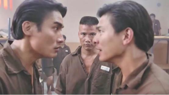 刘德华曾经被人拿枪指着头拍戏,不止一次,后来他又在东北挨了巴掌,谁