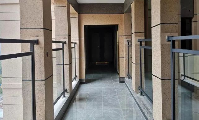南北通透1连廊房的优点第二条:12层及以上的住宅,每单元设置一部电梯