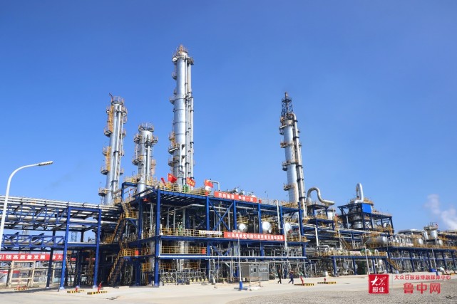 齐鲁石化与中国万达合资组建的混合所有制企业科鲁尔二期工程成功投产