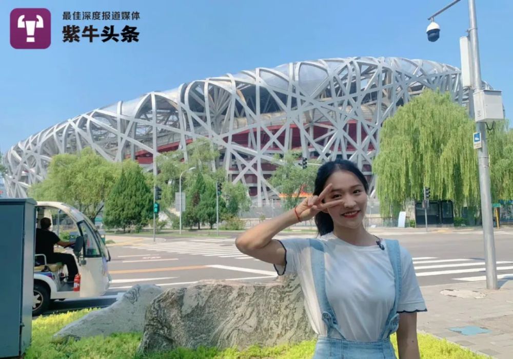 近日,当年的"奥运风筝女孩"朱巧妍在社交平台晒出一张自己在北京鸟巢