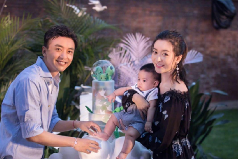 凭借着超高的人气和庞大的粉丝数量,刚回国,鹿晗就拿到了和影后杨子姗