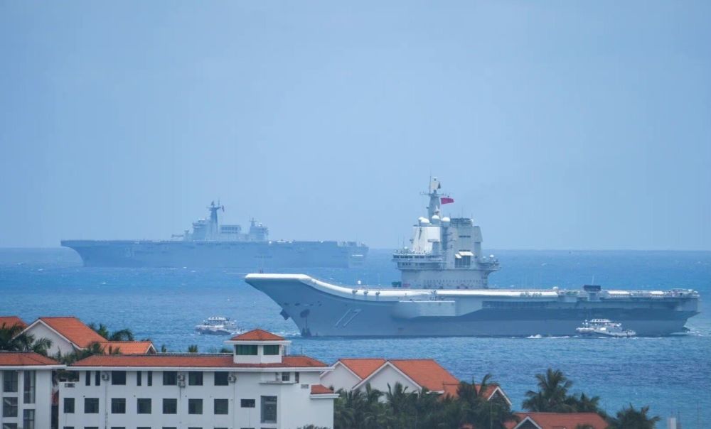 山东海南双舰会师!中国海军双巨舰同框彰显实力,全亚洲只此一家