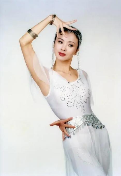 "最美杨贵妃"周洁:曾与杨丽萍齐名,离婚33年一生未育