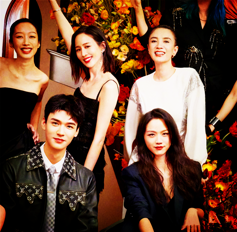 很多顶级明星凑齐了《elle世界服装之苑》,《时尚芭莎》,《时尚cosmo