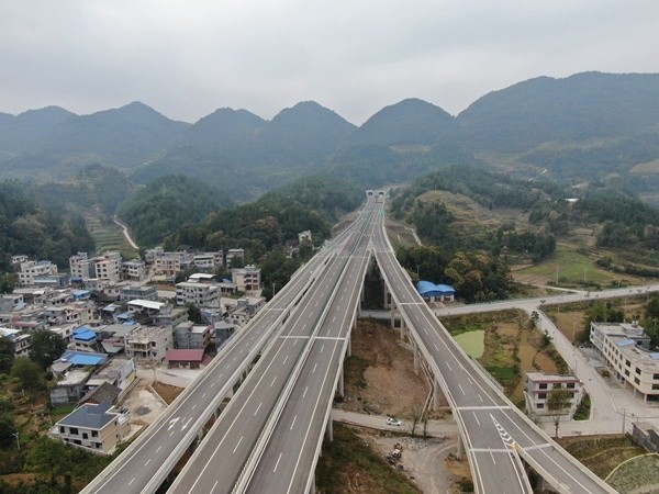 贵州:湄石高速11月3日通车