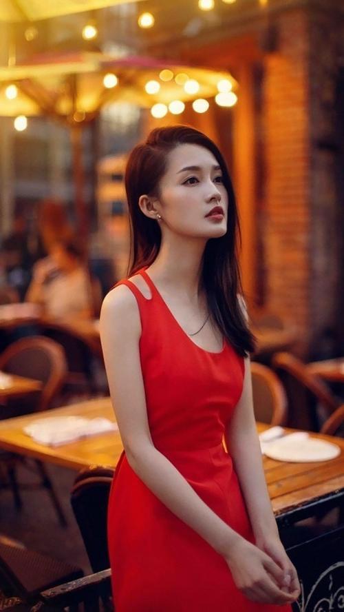 都说孙怡和李沁长得像当看到素颜照后却一个似大妈一个似少女