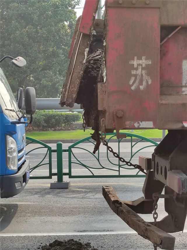 案例310月22日上午,金港街道综合执法局工作人员在香山大街发现一辆装