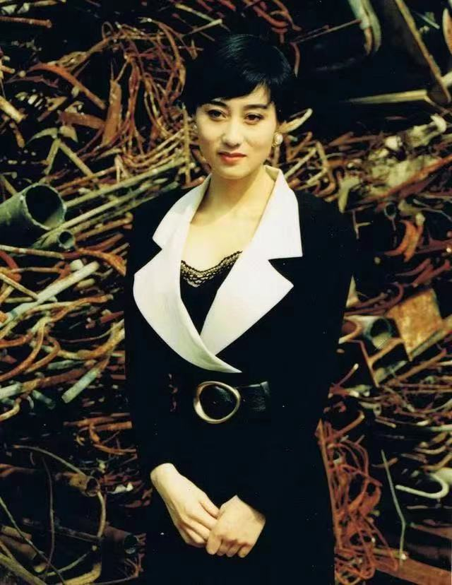 利智的时髦与风情年轻时衣搭挺洋气主要身材太有资本了
