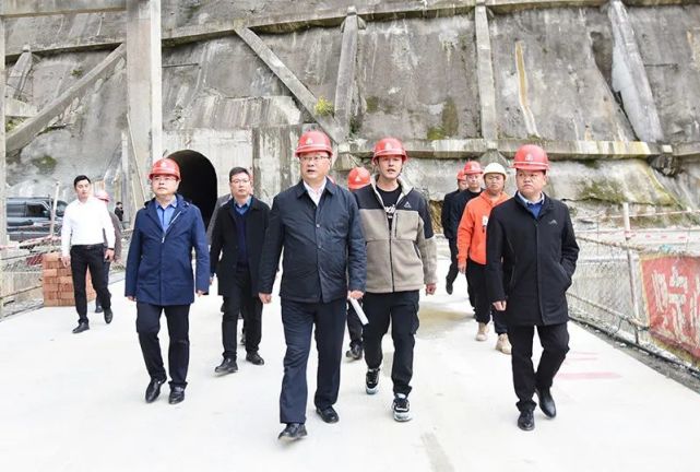 11月2日,广元市政协副主席,青川县委书记龙兆学带领相关部门负责同志