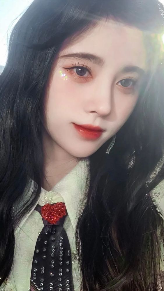 抖音小姐姐鞠婧祎手机高清壁纸