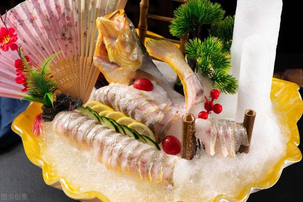 据说在舟山和宁波卖的海鲜,包括大黄鱼,带鱼,梭子蟹等,都比外地贵,本
