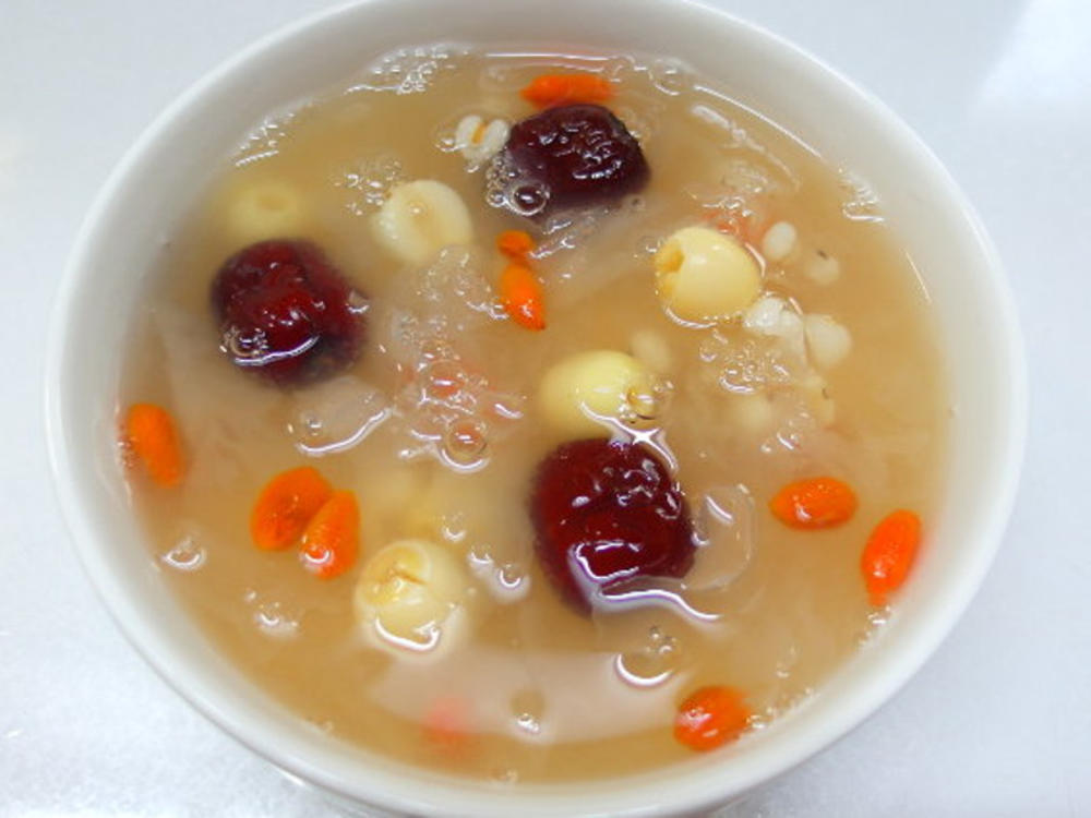 红枣银耳莲子汤