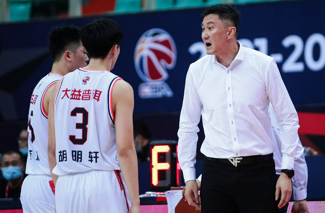 广东接连暴露新问题杜锋暂时措手无策朱芳雨也面临两难选择