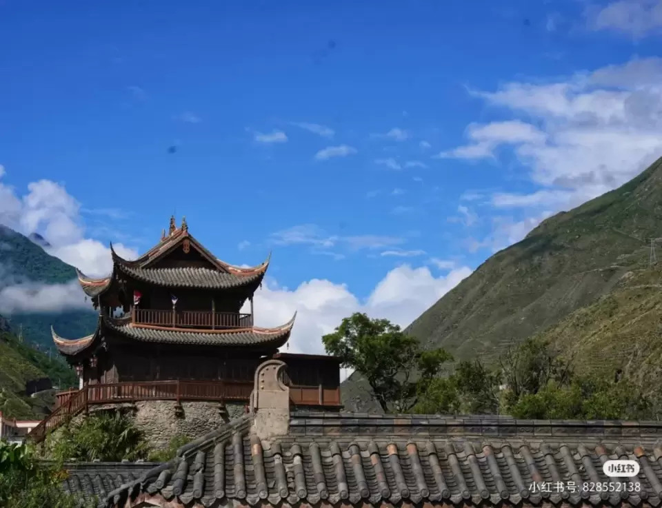 地址:阿坝藏族羌族自治州理县桃坪乡 门票:60元/人 注意事项:景区